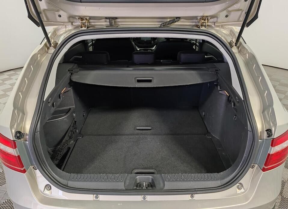 LADA (ВАЗ) Vesta, I SW Cross 1.6 CVT (113 л.с.)