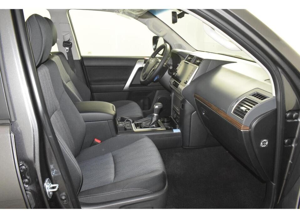Toyota Land Cruiser Prado, 150 Series Рестайлинг 3 2.8d AT (200 л.с.) 4WD